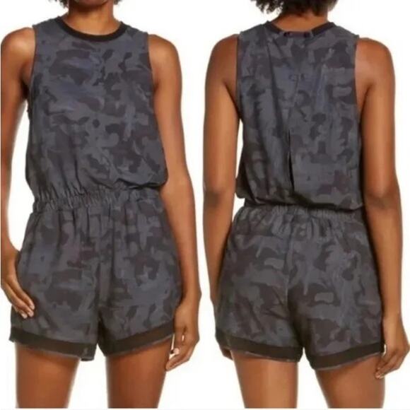 ZELLA Getaway Athletic Romper NWT $69 Black Gray Camo Pattern Size L - Picture 1 of 8